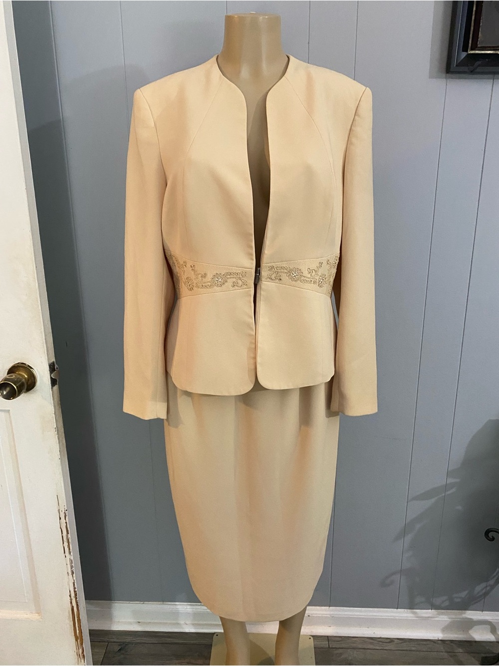 Cream Two-Piece Skirt Suit with Embroidered Waist set
